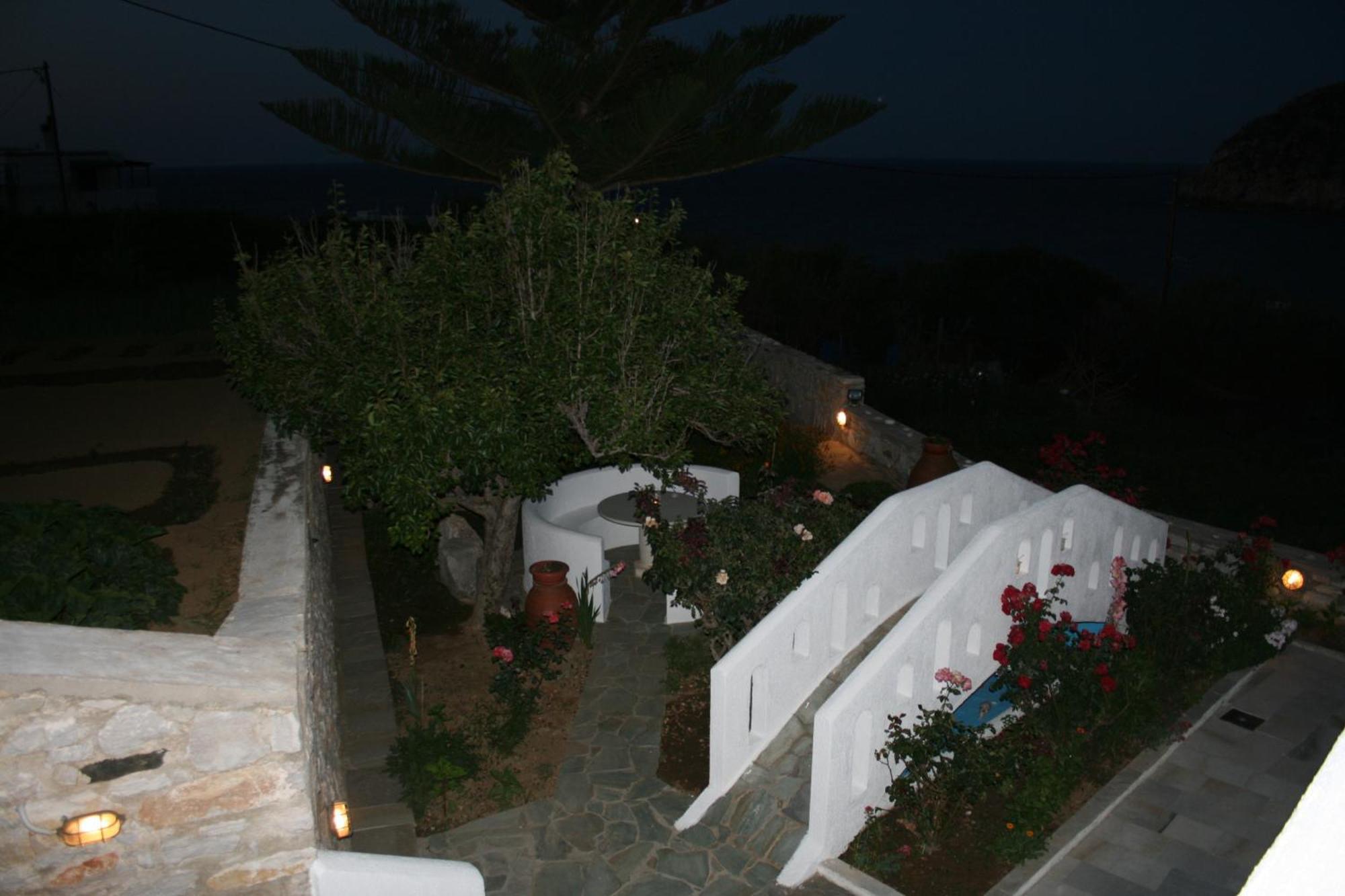 Flora'S Apartments Apollon  Exterior photo